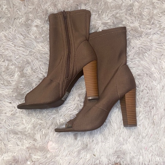 Forever 21 Shoes - Forever 21 Green Heels